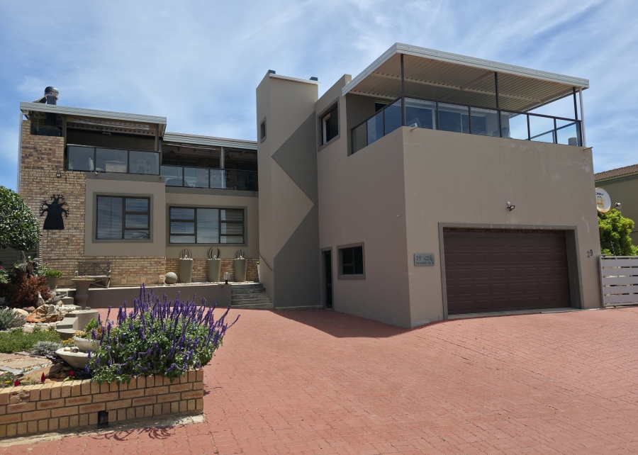 5 Bedroom Property for Sale in Wavecrest Eastern Cape